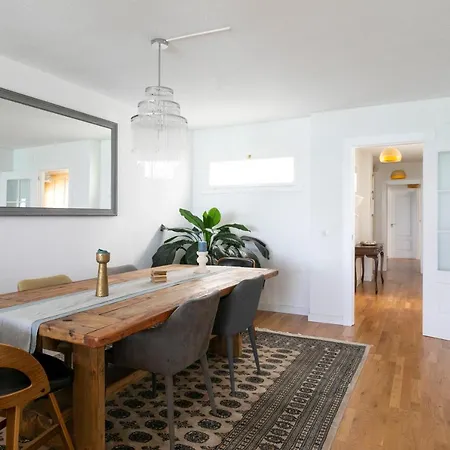 Lovely Beachfront With Panoramic Views *