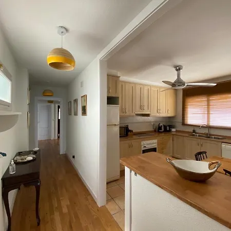 Lovely Beachfront With Panoramic Views Appartamento