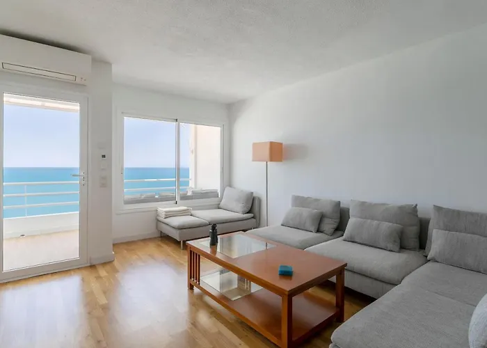 Lovely Beachfront With Panoramic Views