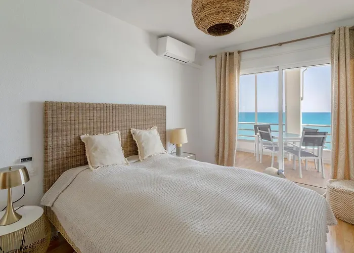 公寓 Lovely Beachfront With Panoramic Views