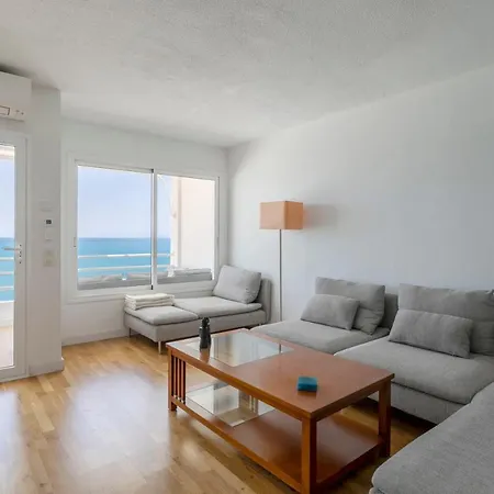 Lovely Beachfront With Panoramic Views