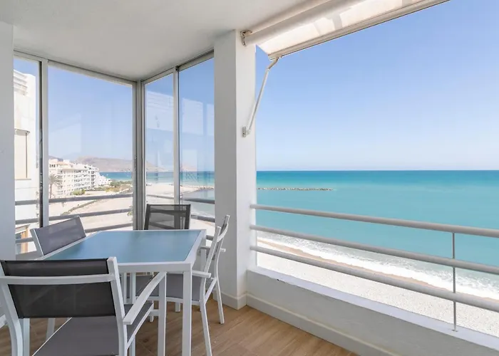 Lovely Beachfront With Panoramic Views