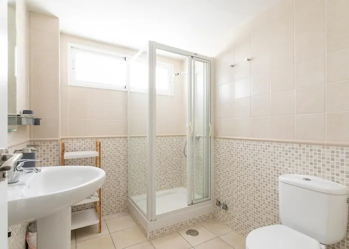 Lovely Beachfront With Panoramic Views 아파트 *