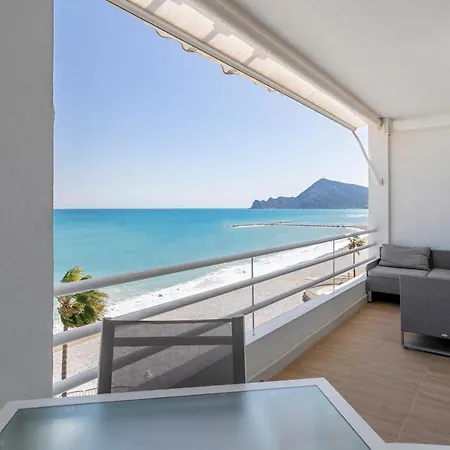 Lovely Beachfront With Panoramic Views * ألتيا