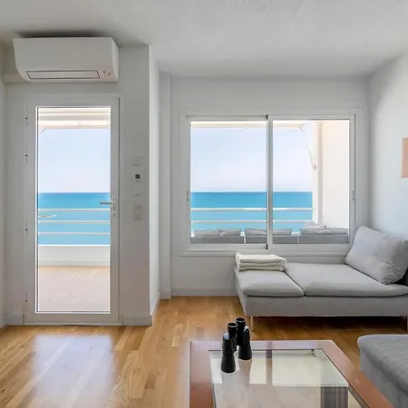 Lovely Beachfront With Panoramic Views شقة