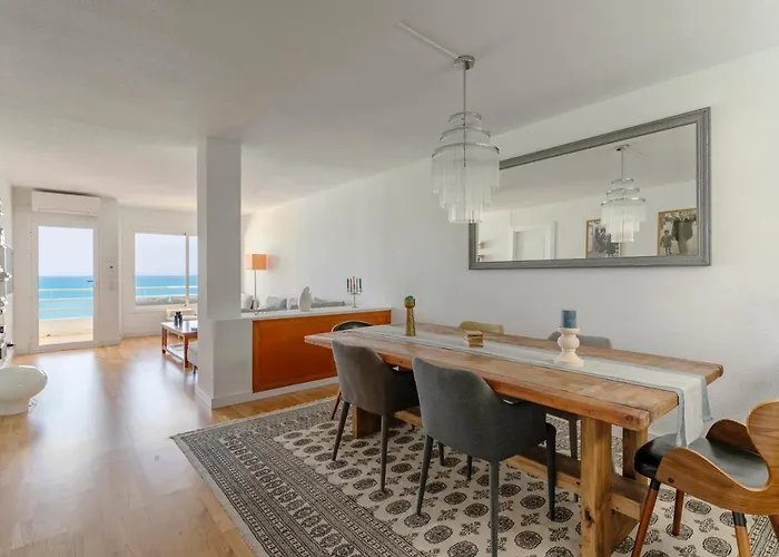 Lovely Beachfront With Panoramic Views Appartement
