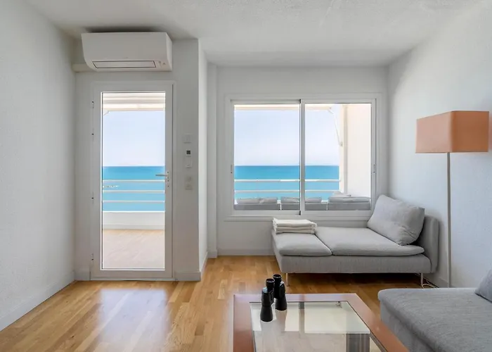Lovely Beachfront With Panoramic Views Appartement